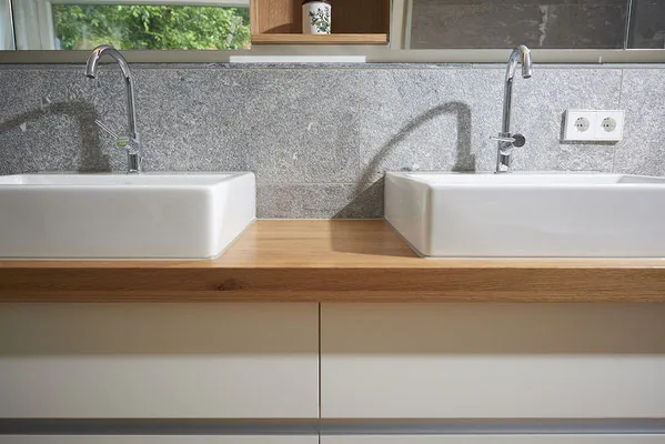 Detail Doppelwaschbecken